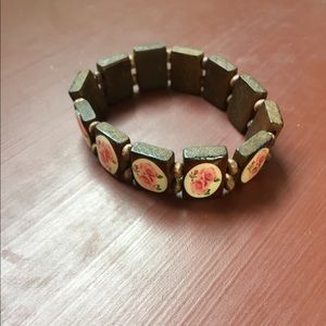 Wooden bead bracelet with pink roses